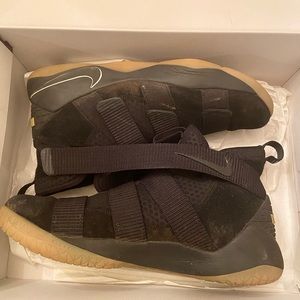 Lebron Soldier XI